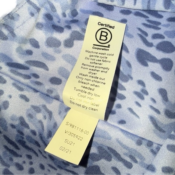 ATHLETA Elation 7” Printed Biker Short Liquid Petals Periwinkle Purple - 2X - Picture 6 of 12